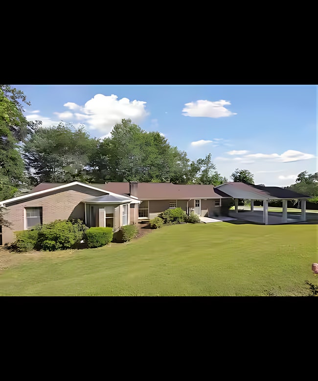 Flat spacious, private back yard - 15493 Siesta Ave