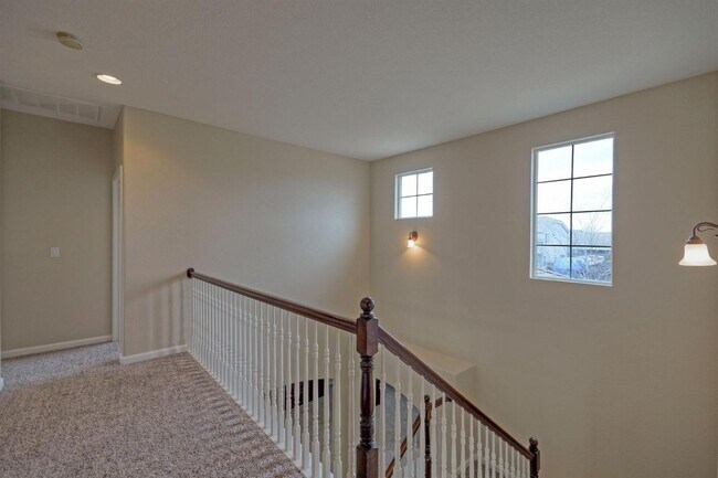 Foto del edificio - 4 Bedroom, 3 Bath - 3 Car Garage - Gorgeous!!!