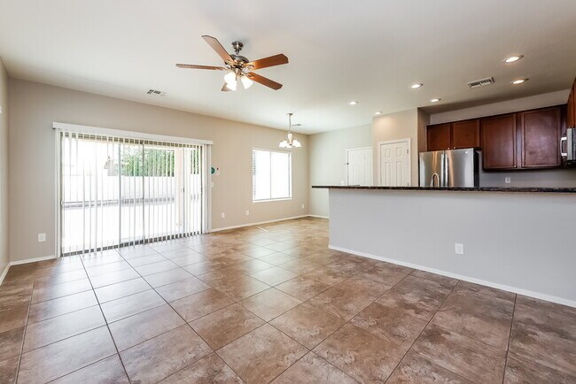 Foto del edificio - 7817 S 50th Ln