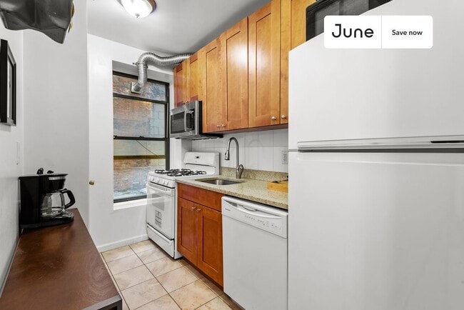 Building Photo - 174 Canal St