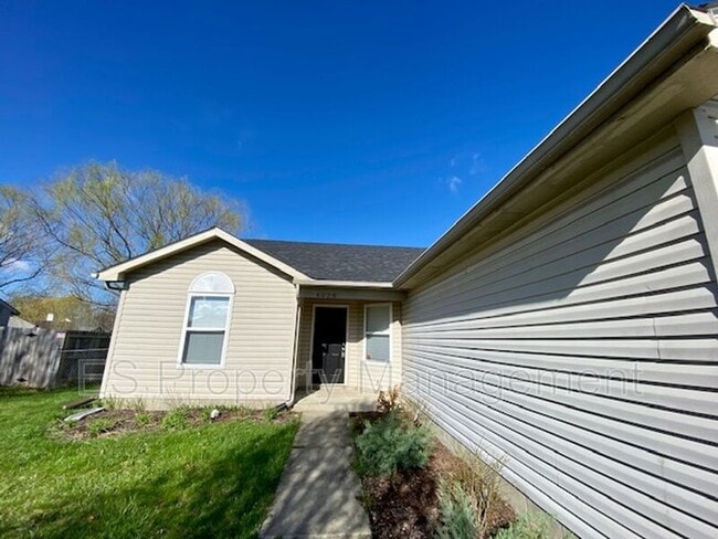 Building Photo - 4028 Dogwood Ln
