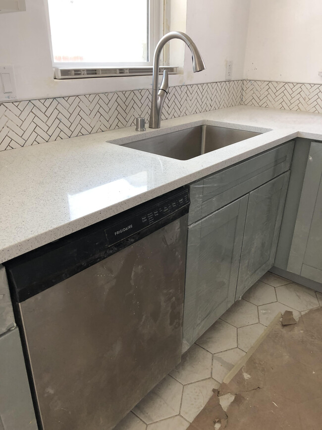 Sink - 3646 Marlborough Ave