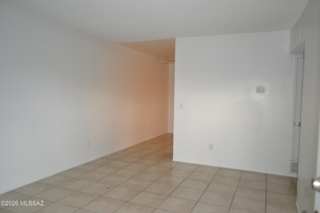 Foto del edificio - 5739 E 26th St