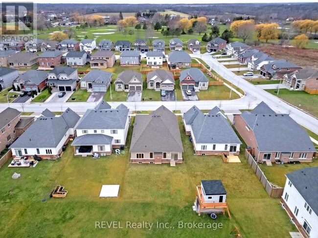 Building Photo - 1214 Green Acres Dr