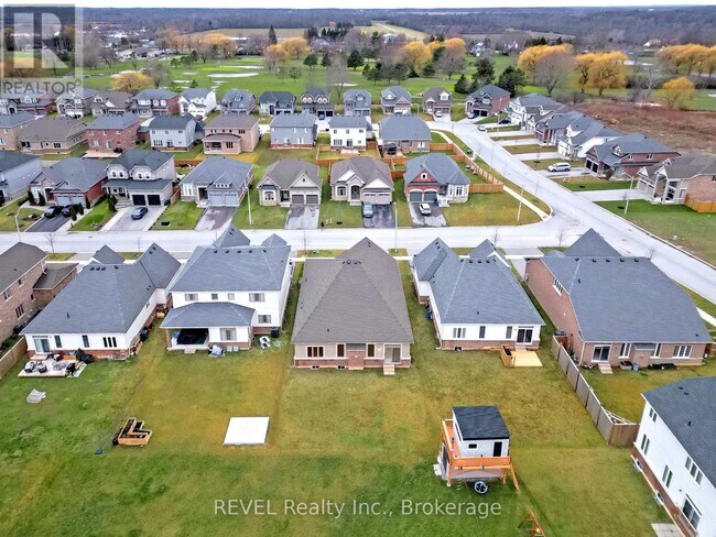 Photo du bâtiment - 1214 Green Acres Dr