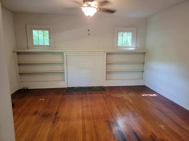 Foto del edificio - 4 1/2 Trotter Pl