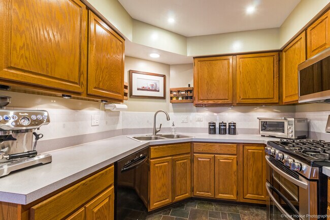 Foto del edificio - 1439 Derby Ln