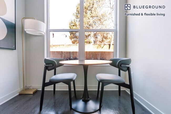 Foto del edificio - 3929 Landmark Ct