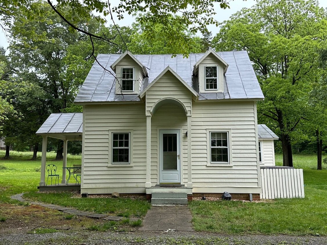 Primary Photo - FABULOUS FARMHOUSE IN GOOCHLAND, INCLUDES ...