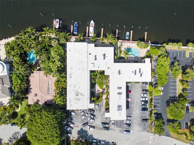 Foto del edificio - 815 Middle River Dr