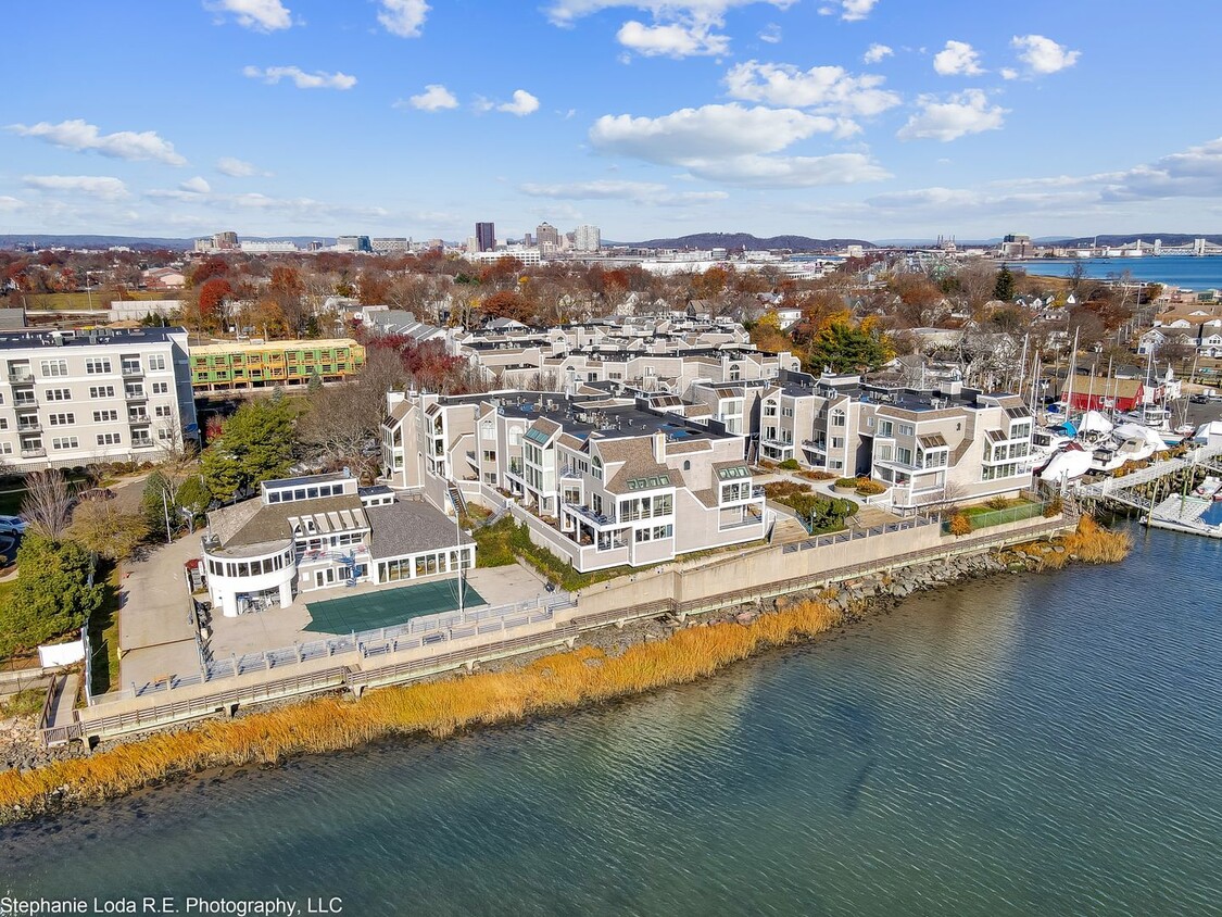 2 Bedroom 2.5 Bath At Harbour Landing - House Rental in New Haven, CT ...