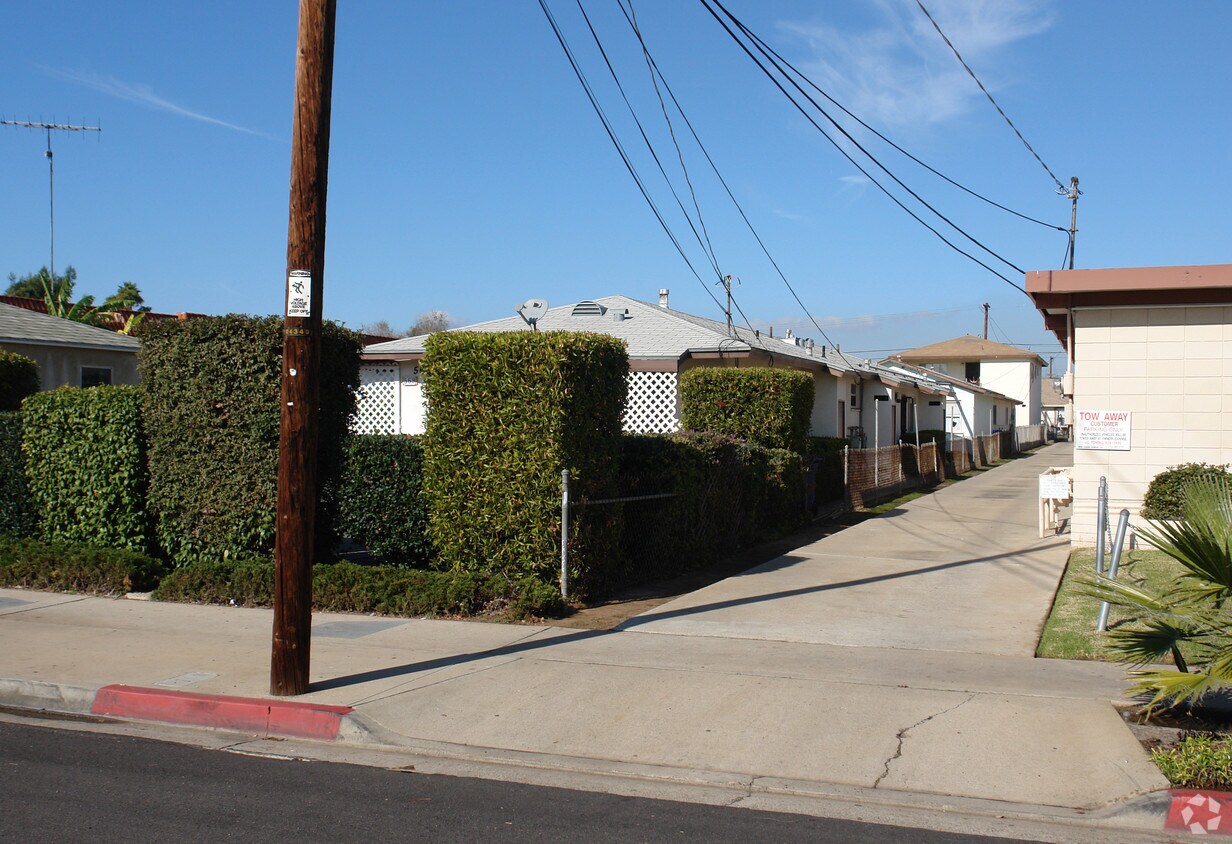 Building Photo - 569 Park Way