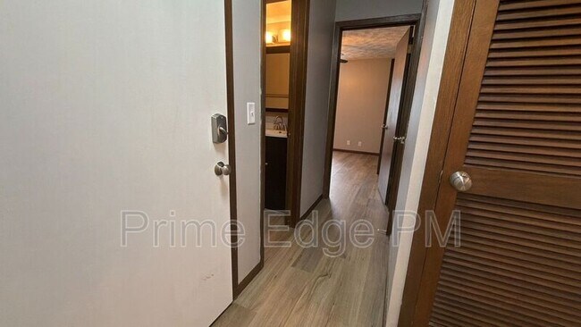 Building Photo - 6235 Holdrege-D5