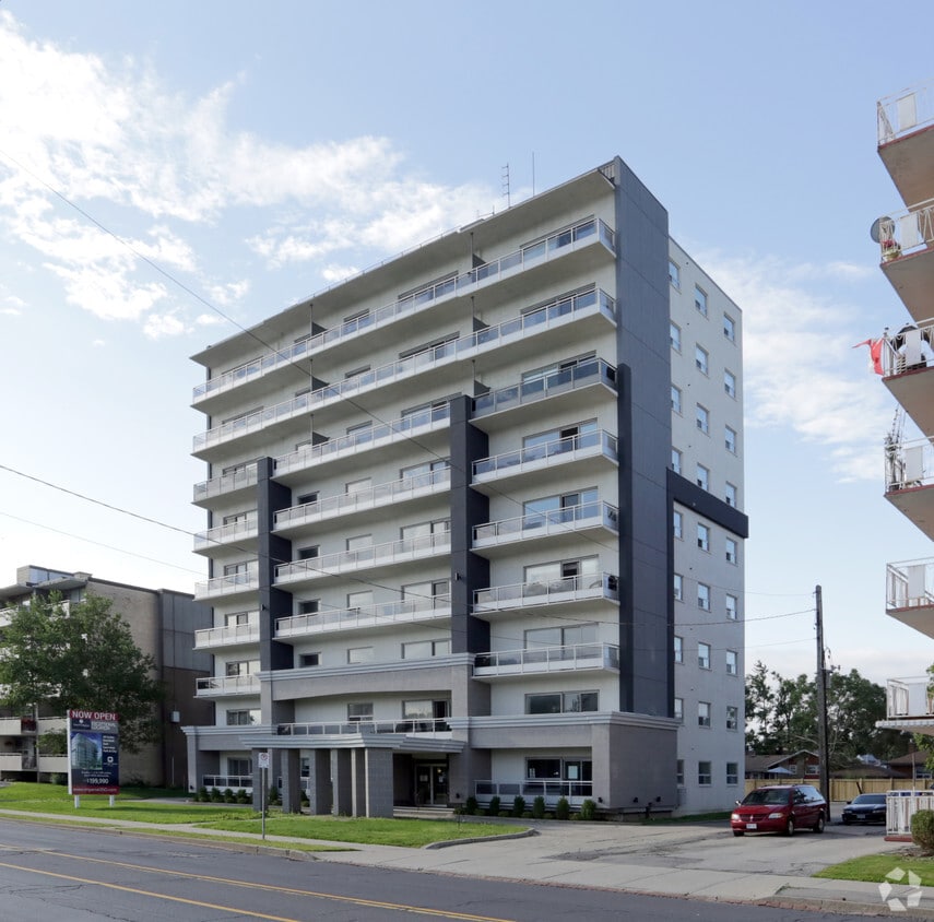 Building Photo - Imperial Suites
