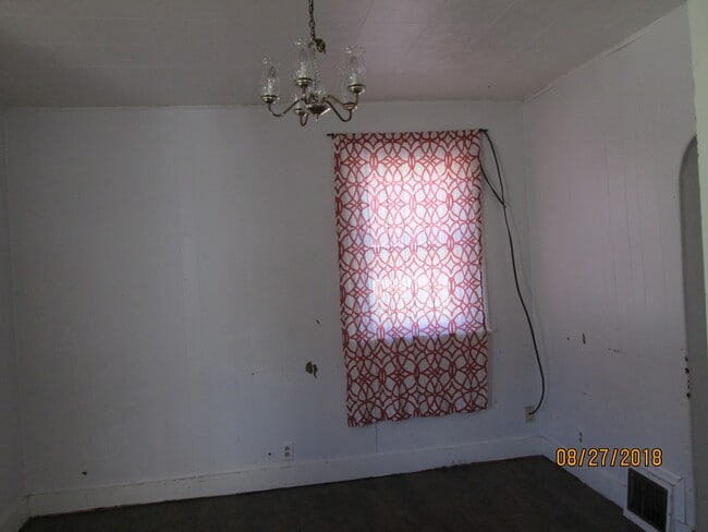 Building Photo - 922 Robinson Ave