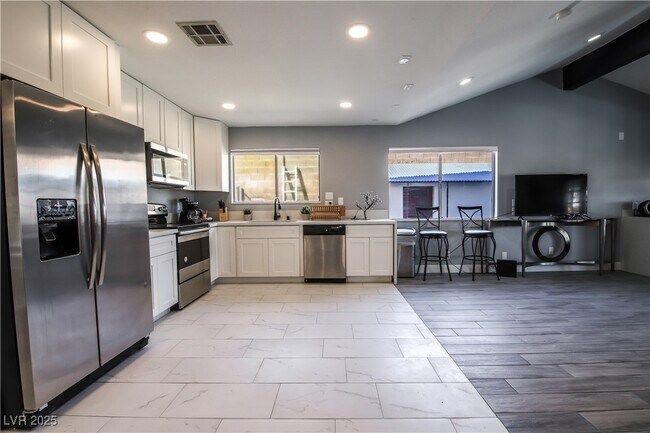 Building Photo - 5086 Cartaro Dr