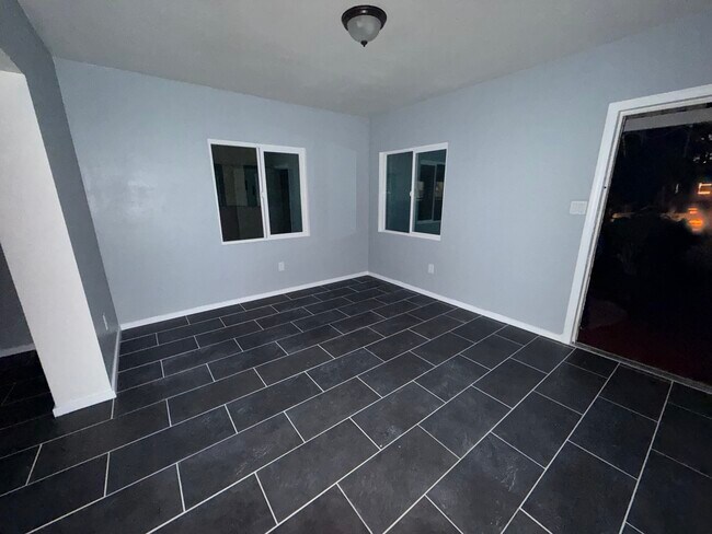 Foto del edificio - 524 S Soto St