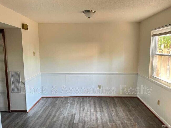 Building Photo - 4403 Bleeker Ct