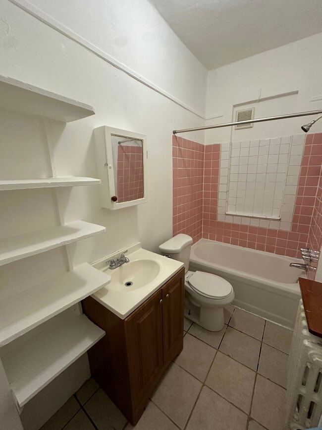 Bathroom - 4618 Walnut St