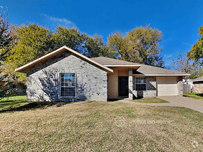 Building Photo - 215 Creekstone Ct