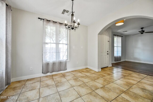 Foto del edificio - 839 S Adam Wy