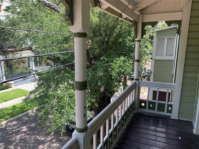 Building Photo - 212 W Beach Pl