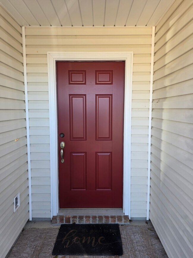 Foto del edificio - Three Bedroom, Two Bath