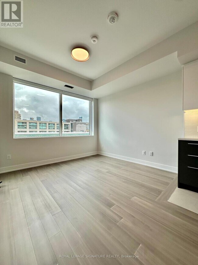 Photo du bâtiment - 664-664 Spadina Ave.