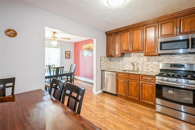 Foto del edificio - 138 Country Club Ln