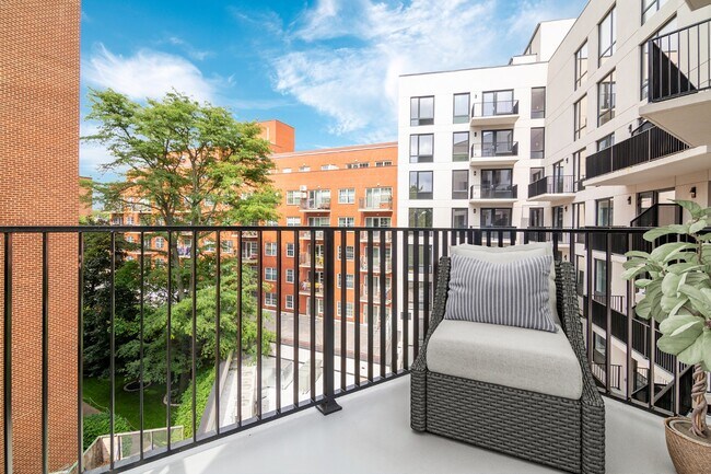 Building Photo - 71-82 Parsons Boulevard