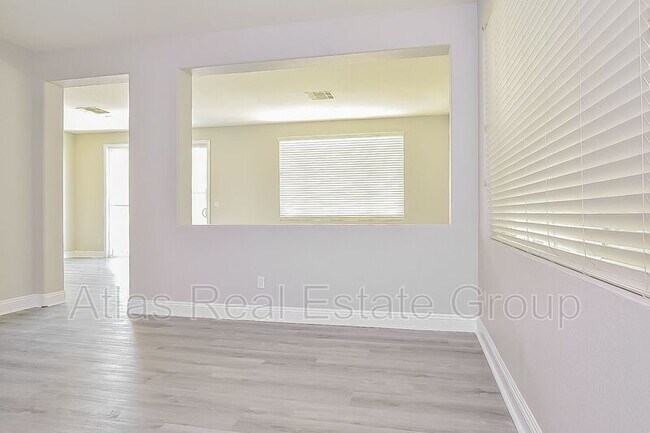 Foto del edificio - 4441 Mount Penteli Ave