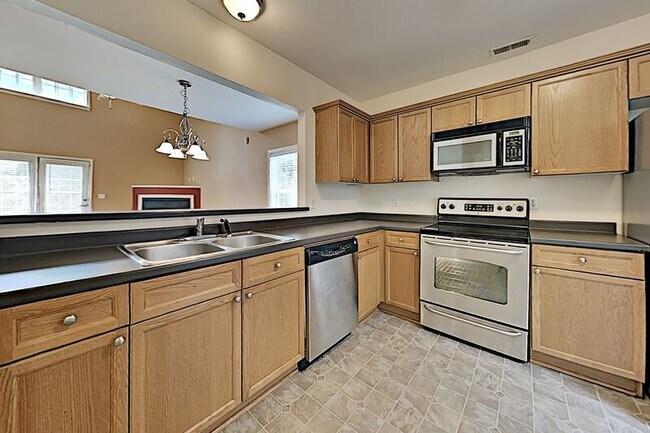 Building Photo - 616 Twin Oaks Ct