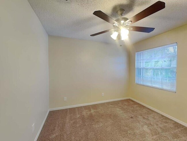 Building Photo - 5730 NW 62nd Manor