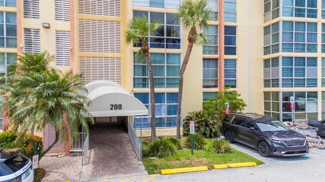 Foto del edificio - 200 172nd St