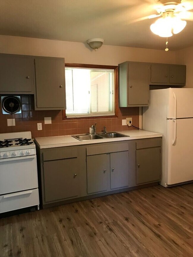 Building Photo - 2 Bedroom Duplex- 42nd st NW- Plain TWP