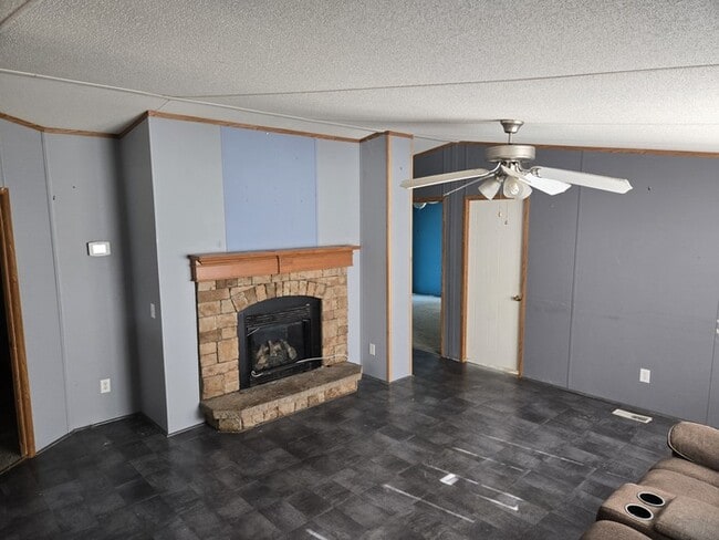 Building Photo - Owner financing available