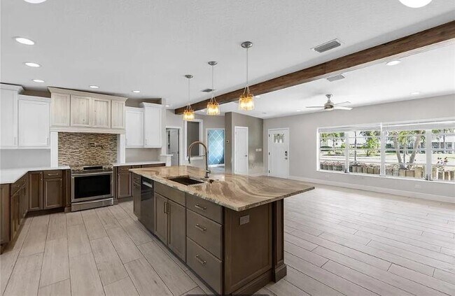 Foto del edificio - 4612 7th St Ct E