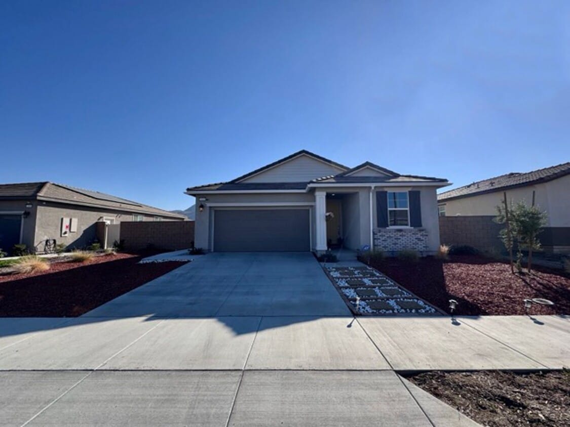 Primary Photo - Newly Built Solar Home in Sweeny Farms | 3...