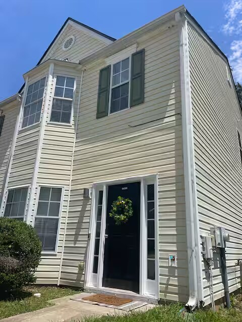Foto del edificio - 5690 Hampton Ct