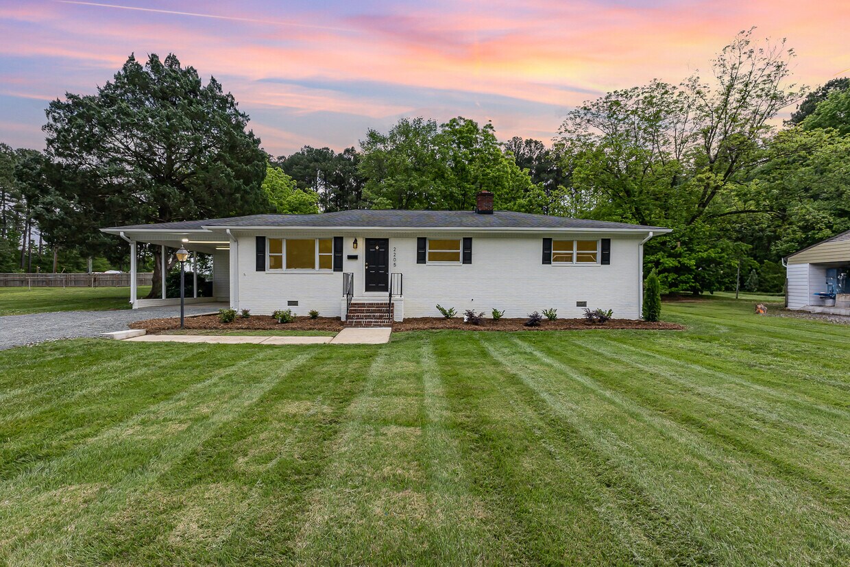 Foto principal - 2205 Carver St