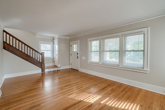 Building Photo - Charming 3 Bedroom In Dundee!!