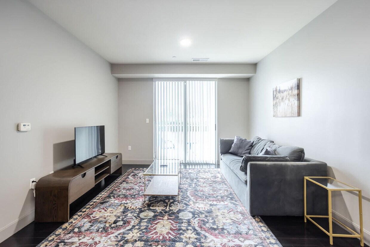 Primary Photo - 121 E Freedom Way