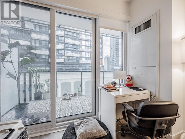 Building Photo - 480 Front St W