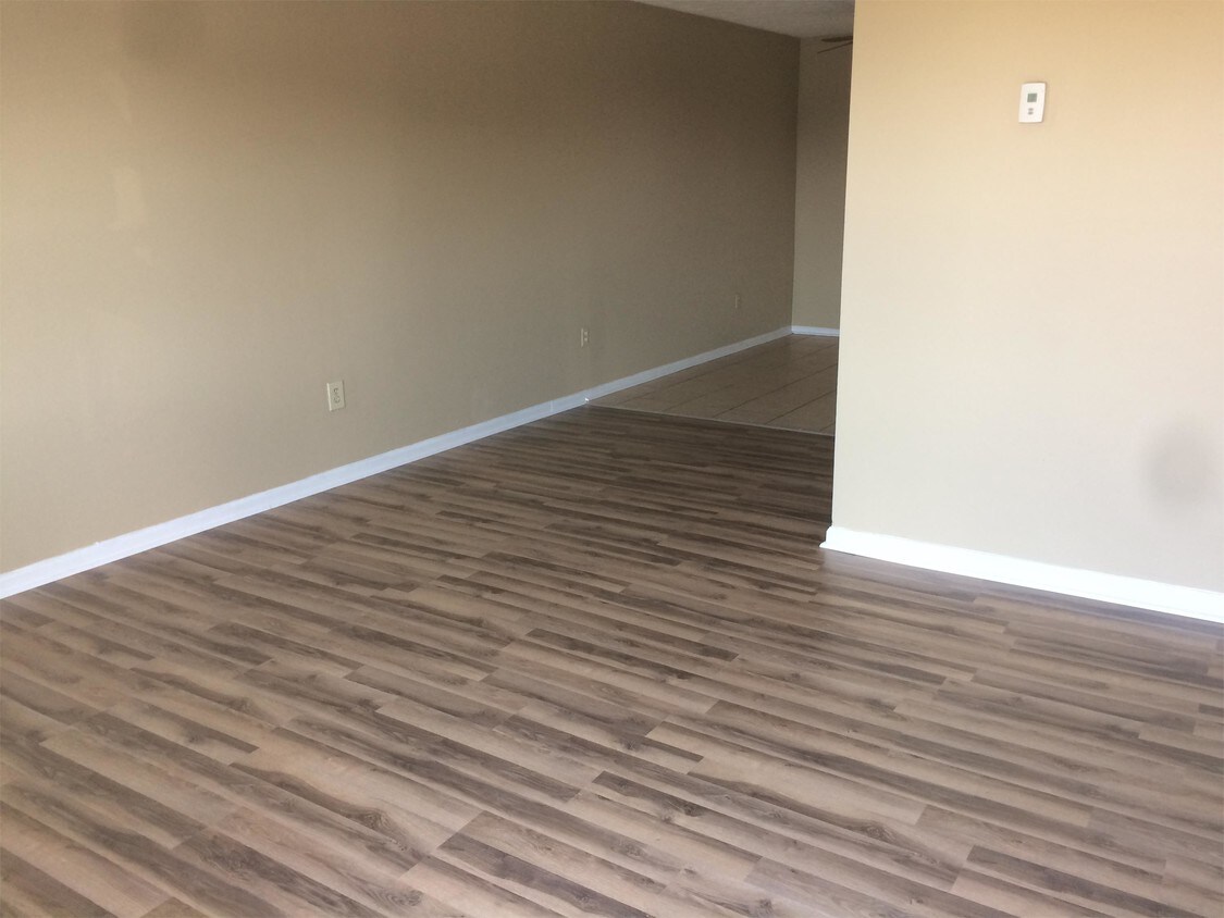 Foto principal - 1645 Foxhaven Dr