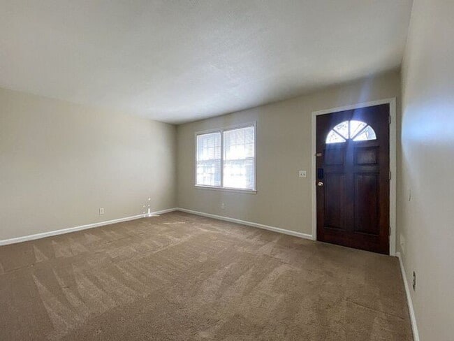 Building Photo - 3533 Lee Hills Dr