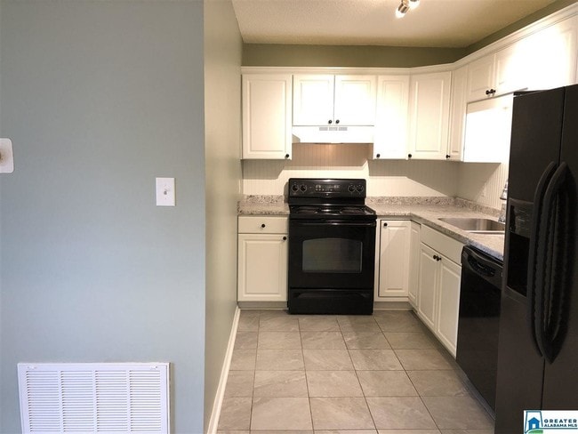 Building Photo - 1017 Woodland Village