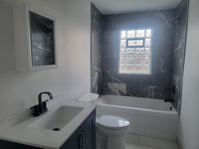 Foto del edificio - 1038 S Ohio Ave