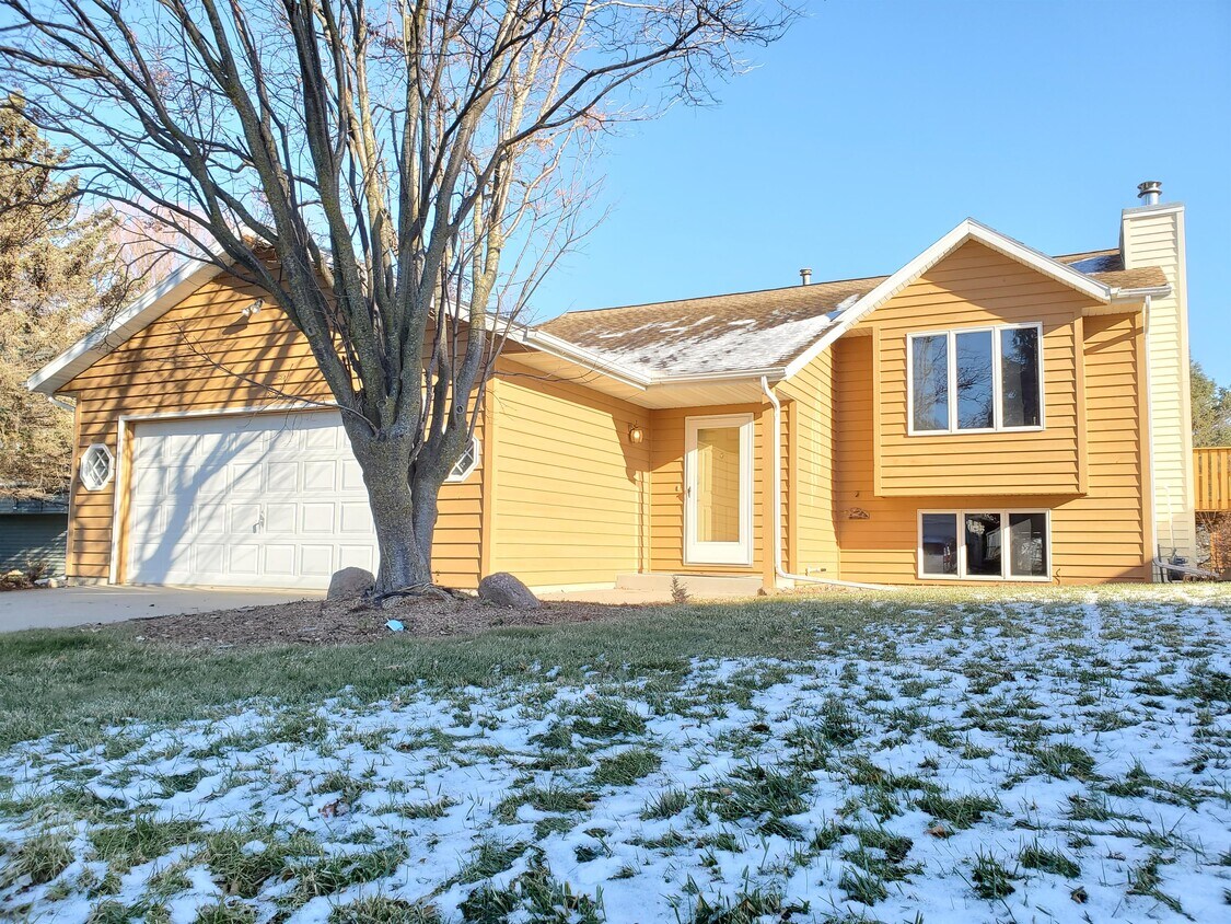 3742 10th Ave SW, Rochester, MN 55902 House Rental in Rochester, MN