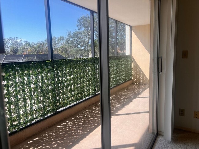 Building Photo - Annual 2BR/2BA Condo in Costa Brava on Venice Island