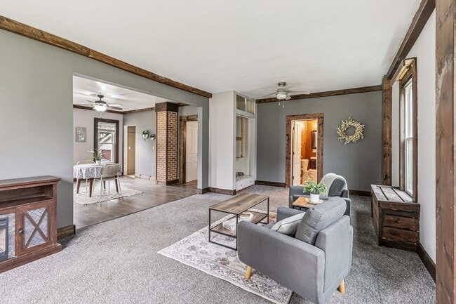 Building Photo - Charming 3-Bedroom Home with Spacious Back...